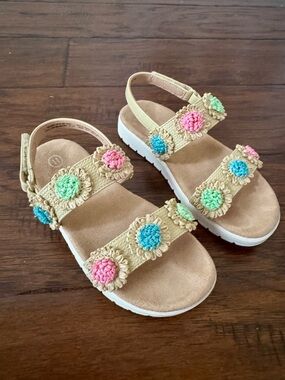 Cat & Jack Girls Beige Flower Strap Sandals